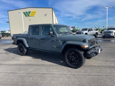 2025 Jeep Gladiator Nighthawk 4x4 *Ltd Avail*