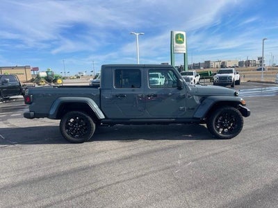 2025 Jeep Gladiator Nighthawk 4x4 *Ltd Avail*