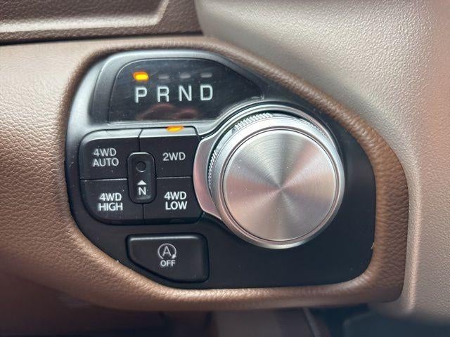 2020 RAM 1500 Laramie 4x4 Crew Cab 5'7" Box