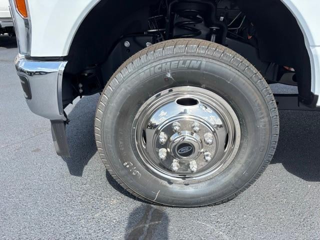 2026 Ford Super Duty F-350 DRW XL 4WD Crew Cab 179" WB 60" CA