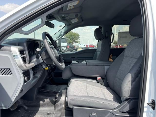 2026 Ford Super Duty F-350 DRW XL 4WD Crew Cab 179" WB 60" CA