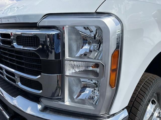 2026 Ford Super Duty F-350 DRW XL 4WD Crew Cab 179" WB 60" CA