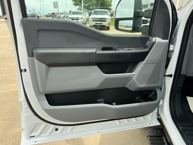 2025 Ford Super Duty F-350 DRW XL 4WD Reg Cab 169" WB 84" CA