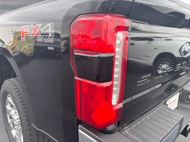 2023 Ford Super Duty F-250 SRW LARIAT 4WD Crew Cab 6.75' Box