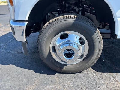 2027 Ford Super Duty F-350 DRW XL 4WD Crew Cab 8' Box