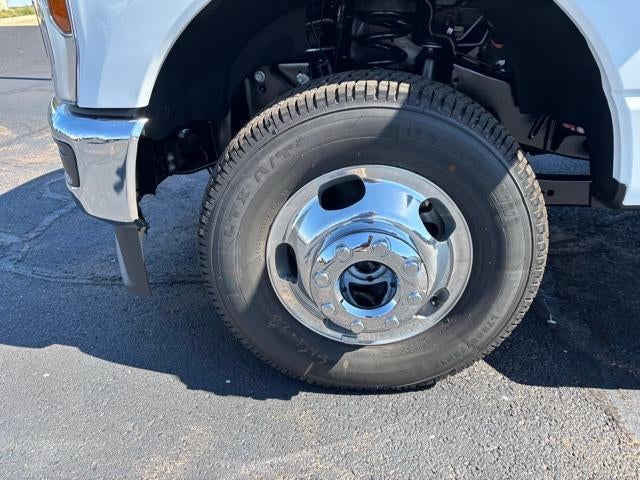 2027 Ford Super Duty F-350 DRW XL 4WD Crew Cab 8' Box