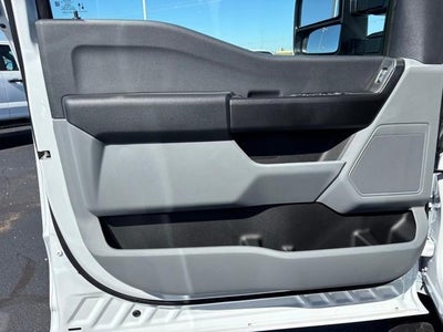 2027 Ford Super Duty F-350 DRW XL 4WD Crew Cab 8' Box