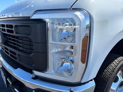 2027 Ford Super Duty F-350 DRW XL 4WD Crew Cab 8' Box
