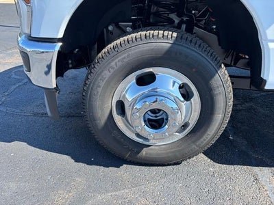 2027 Ford Super Duty F-350 DRW XL 4WD Crew Cab 8' Box