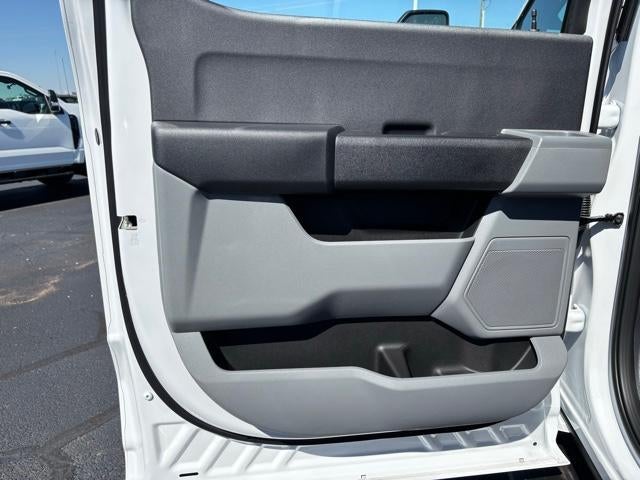 2027 Ford Super Duty F-350 DRW XL 4WD Crew Cab 8' Box