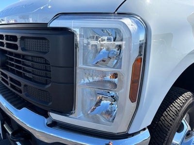 2027 Ford Super Duty F-350 DRW XL 4WD Crew Cab 8' Box
