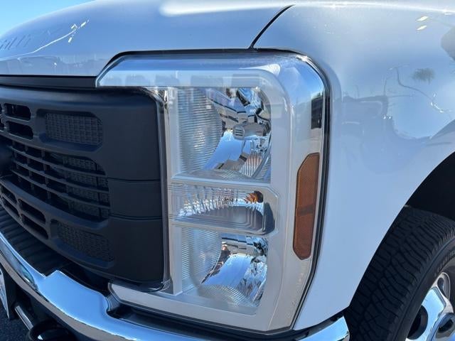 2027 Ford Super Duty F-350 DRW XL 4WD Crew Cab 8' Box