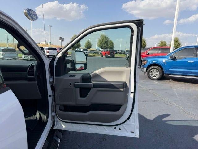 2017 Ford Super Duty F-350 DRW XL 4WD Crew Cab 8' Box