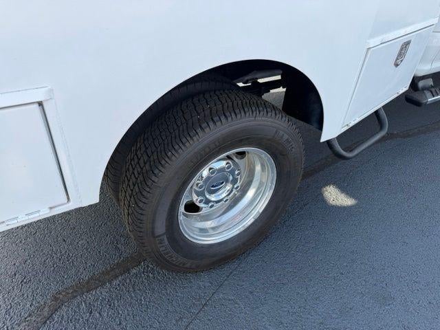 2017 Ford Super Duty F-350 DRW XL 4WD Crew Cab 8' Box