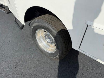 2017 Ford Super Duty F-350 DRW XL 4WD Crew Cab 8' Box