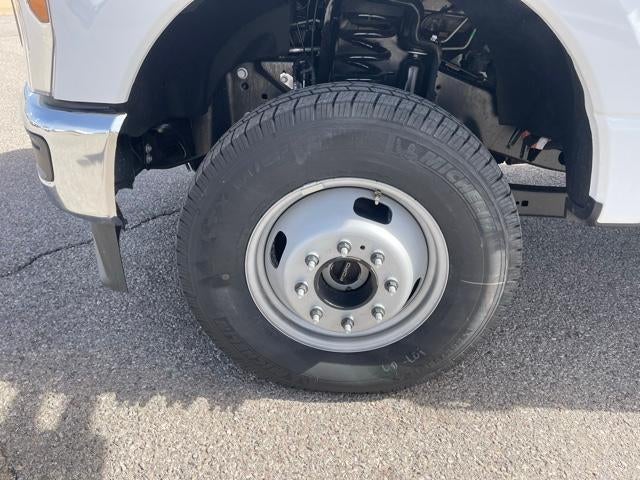 2026 Ford Super Duty F-350 DRW XL 4WD Crew Cab 8' Box