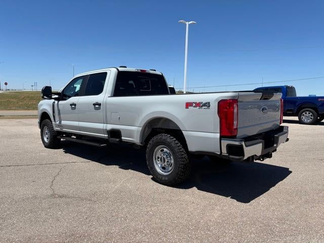 2026 Ford Super Duty F-450 DRW XL 4WD Crew Cab 8' Box