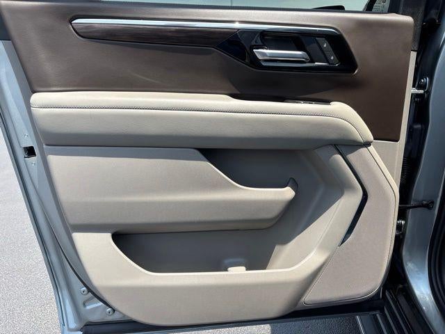 2025 Chevrolet Suburban 4WD LT
