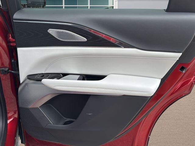 2024 Cadillac LYRIQ 4dr Luxury w/1SD