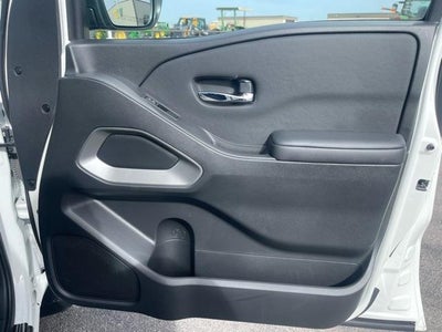 2024 Nissan Frontier Crew Cab 4x2 SV