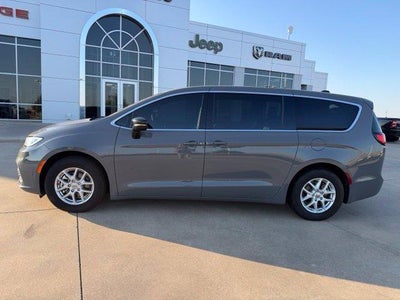 2025 Chrysler Pacifica Select FWD