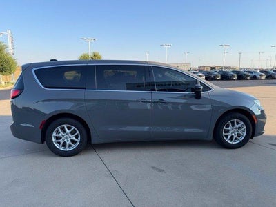 2025 Chrysler Pacifica Select FWD