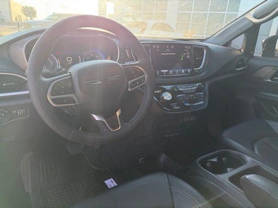 2025 Chrysler Pacifica Select FWD