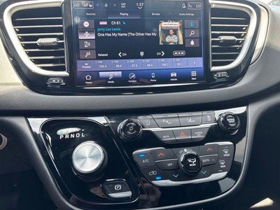 2025 Chrysler Pacifica Select FWD