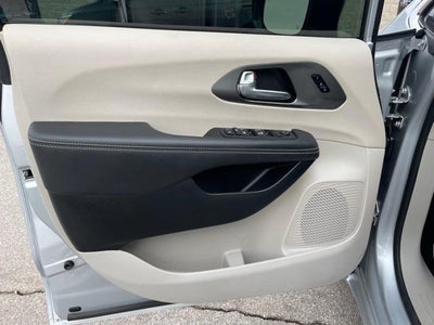 2024 Chrysler Pacifica Touring L FWD