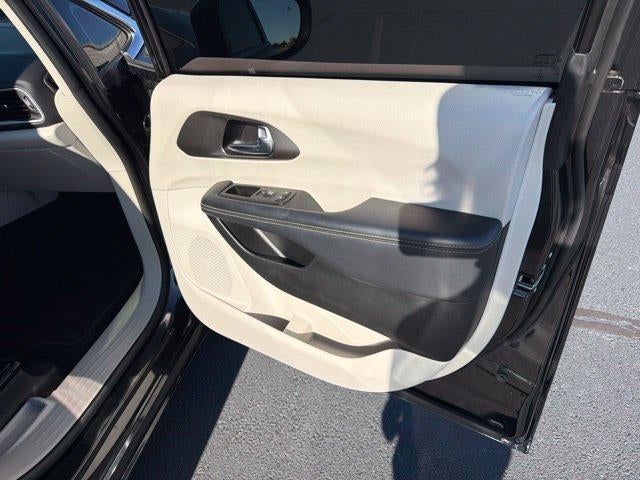 2023 Chrysler Pacifica Touring L FWD