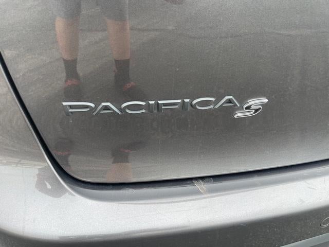 2022 Chrysler Pacifica Touring L FWD