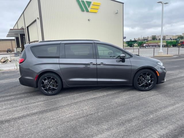 2022 Chrysler Pacifica Touring L FWD