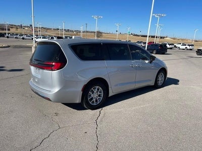 2024 Chrysler Pacifica Touring L FWD