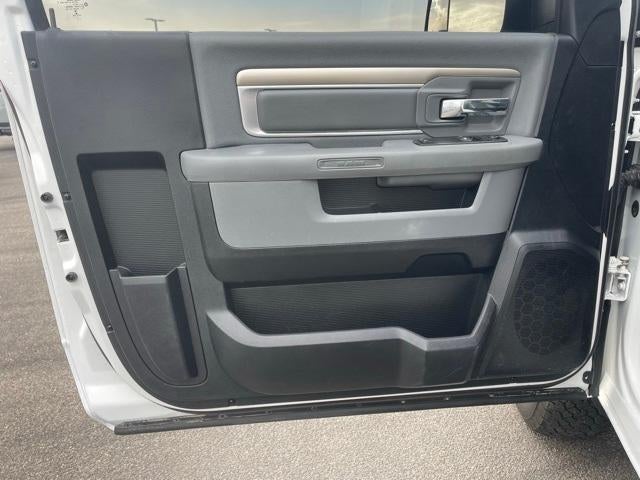 2014 RAM 3500 4WD Reg Cab 167" WB 84" CA Tradesman